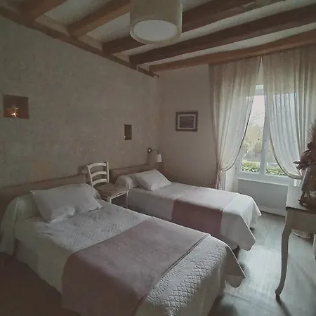 Couette-café La Petite Boire - D'hôtes Murs-Erigne