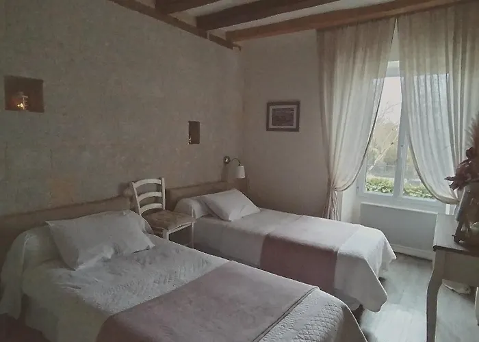 Couette-café La Petite Boire - D'hôtes Murs-Erigne