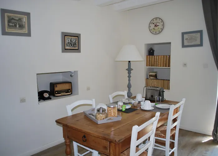 Couette-café La Petite Boire - D'hôtes Murs-Erigne